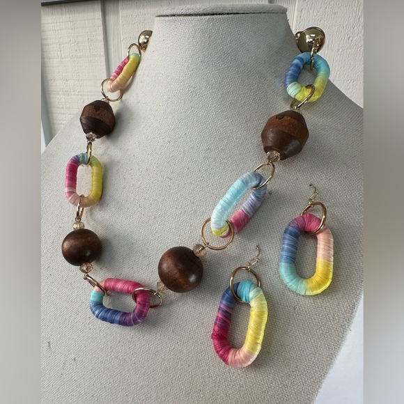 Adorable mixed media style bead wood necklace set - Picture 2 of 7